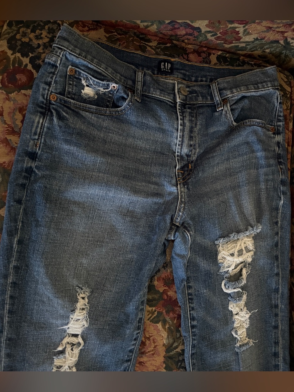 GAP Denim 1969 Distressed Girlfriend Jeans Size 6/28 Medium Wash Ripped
